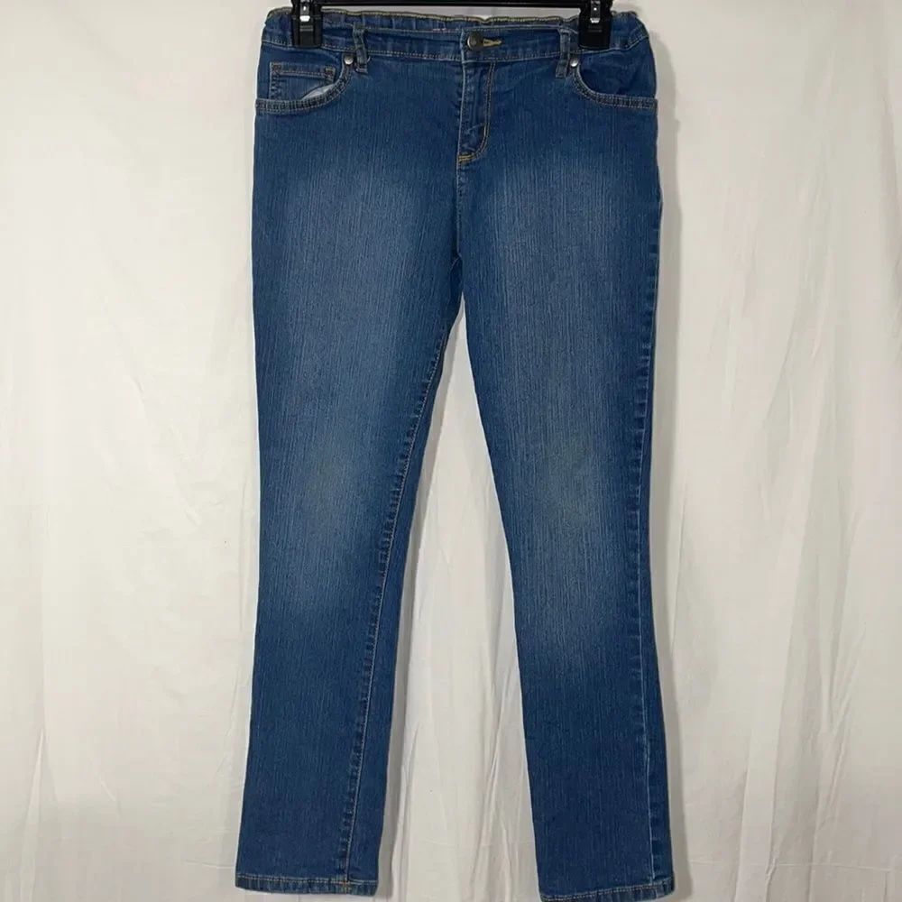 Place skinny jeans  